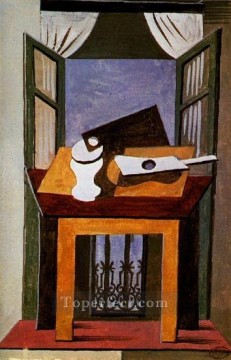 Naturaleza muerta sobre una mesa frente a una ventana abierta 1919 cubista Pablo Picasso Pinturas al óleo